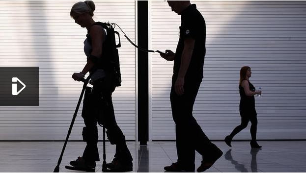 Les exosquelettes en voie de démocratisation - Reportage BBC sur les exosquelettes médicaux