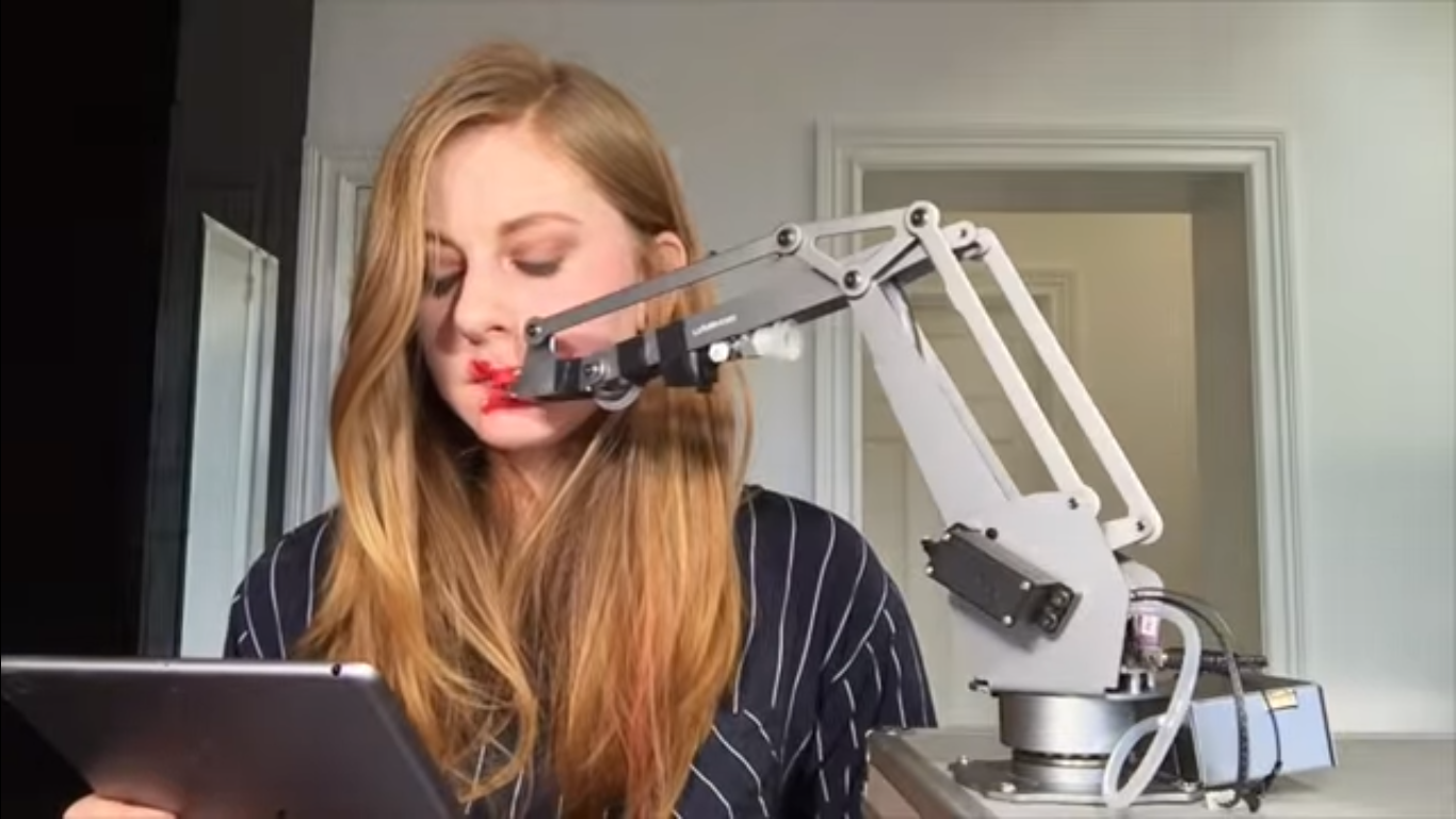 Simone Giertz, le clown de la robotique, sait nous faire sourire