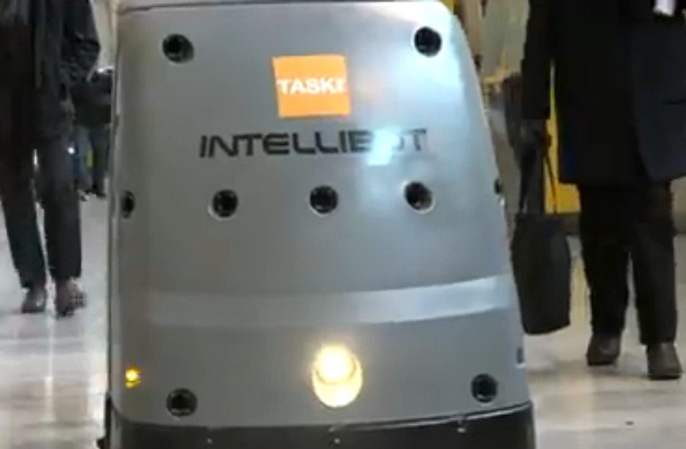 Un robot-nettoyeur prend place à la gare de Lyon