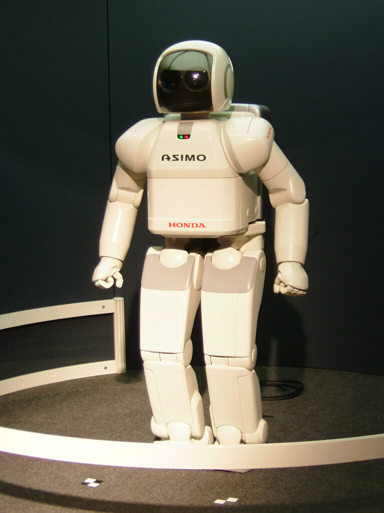 Asimo pourrait ressembler aux robots qui arpenteront les rues de nos villes - Wikimedia Commons