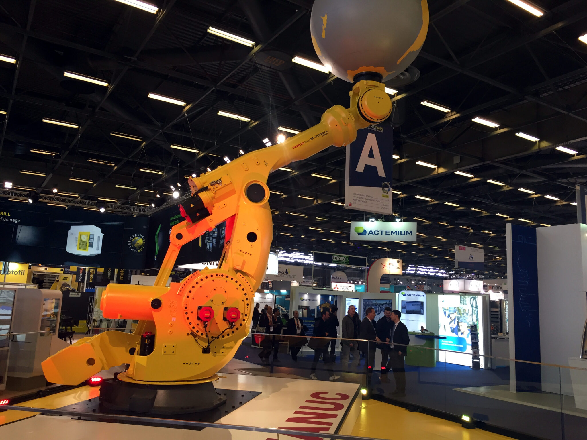 Fanuc et Kuka au salon de l'industrie, la communication 4.0 ! Planète