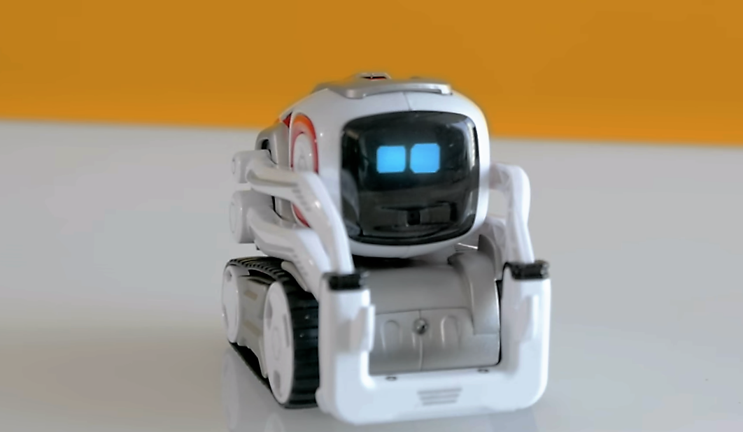 Cozmo, un petit robot joueur canaillou et intelligent