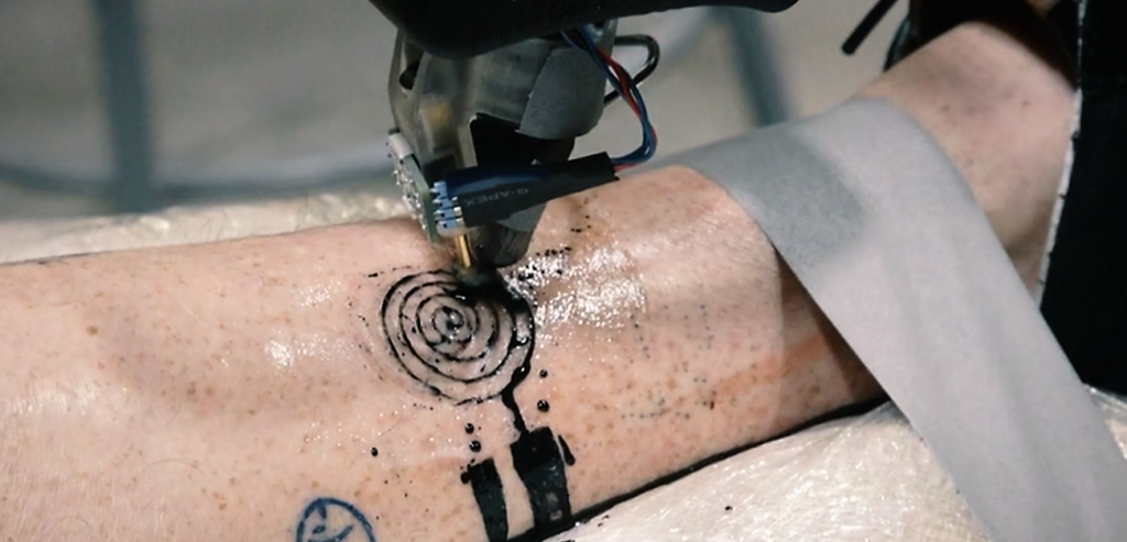 Robot tatoueur - Planete Robots