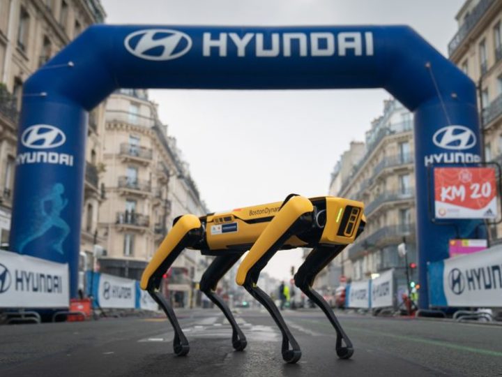 Le robot Spot présent à Paris à l’occasion du semi-marathon