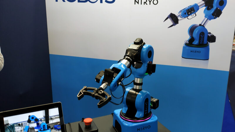 Le cobot éducatif Niryo Ned2 se programme encore plus aisément