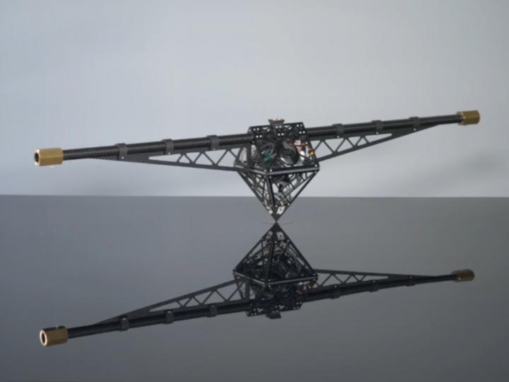 One-Wheel Cubli, un robot qui garde l’équilibre avec un seul volant d’inertie