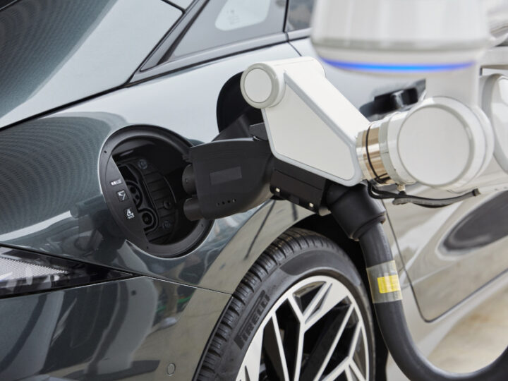 Hyundai dévoile son nouveau robot de recharge automatique pour véhicules électriques