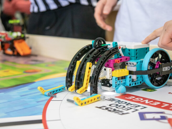 A Orléans, un tournoi de robotique FIRST LEGO League allie art et technologie !